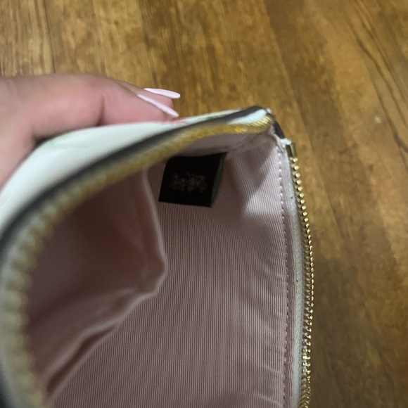 Coach Wristlet: Wildflower 🩷 - Picture 6 of 6